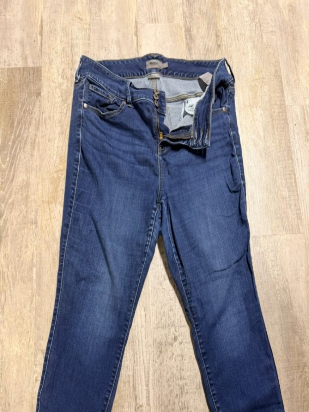 18S Torrid classic wash high-waisted jeggings SHORT LENGTH